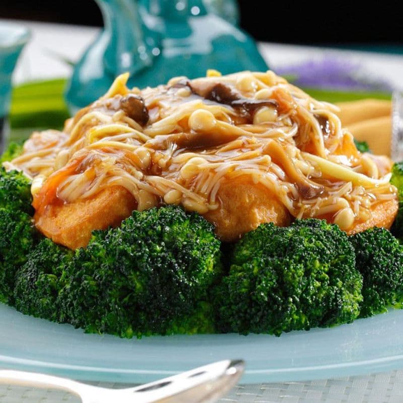 Egg Tofu with Dried Scallops & Enoki Mushroom 瑤柱金菇扒玉子豆腐