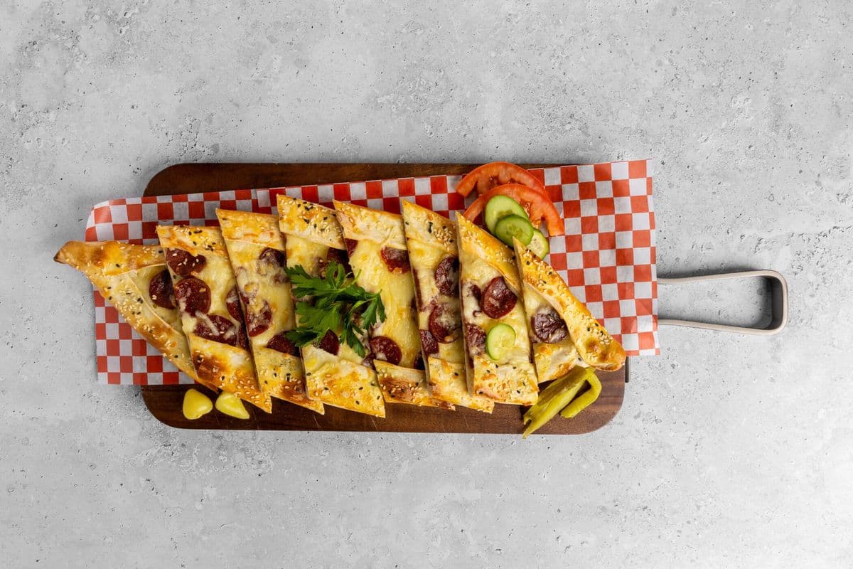 Pide with mozeralla and sojuk