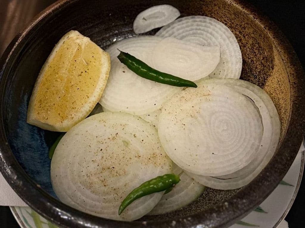 Sliced Onions with Green Chillies
