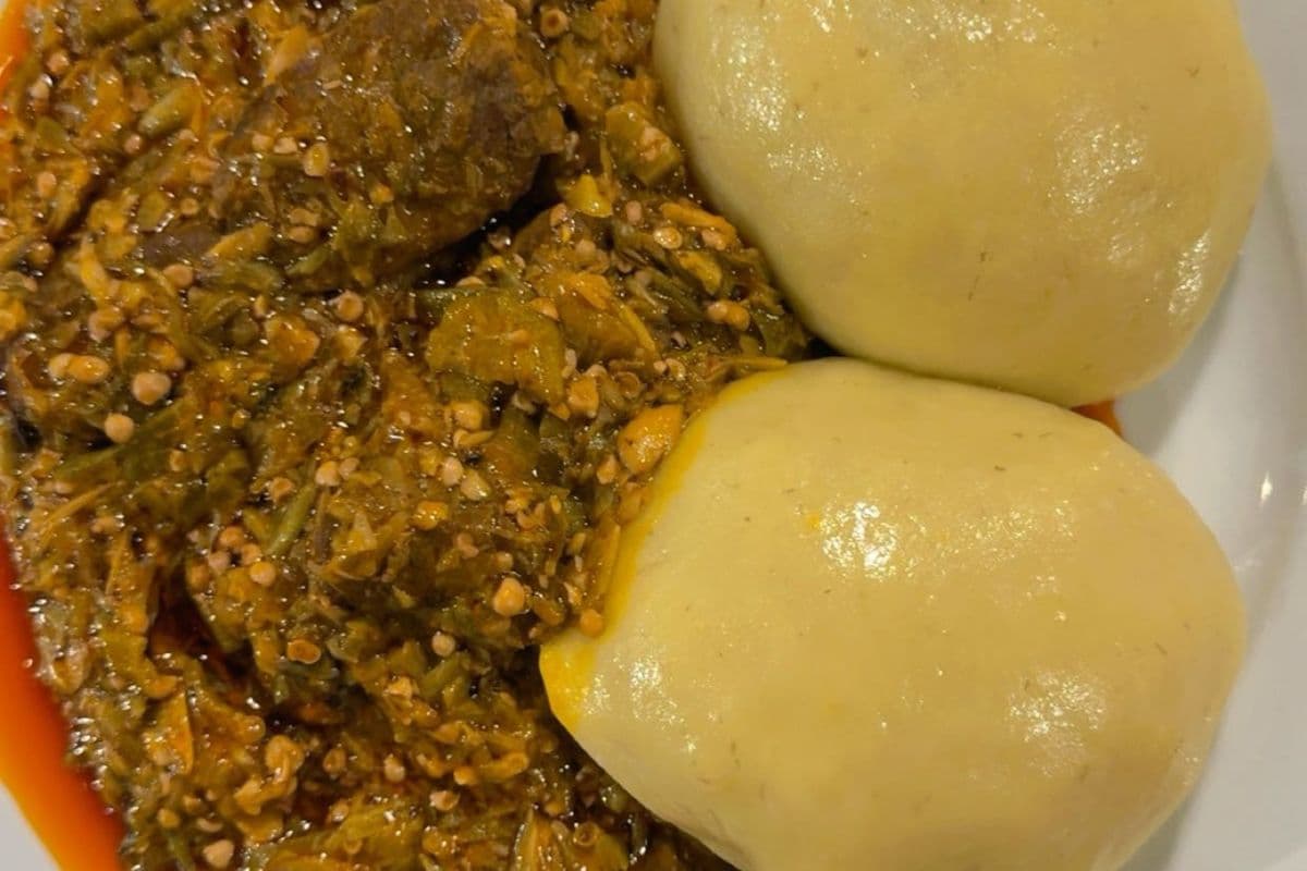 Foutou banane sauce gombo
