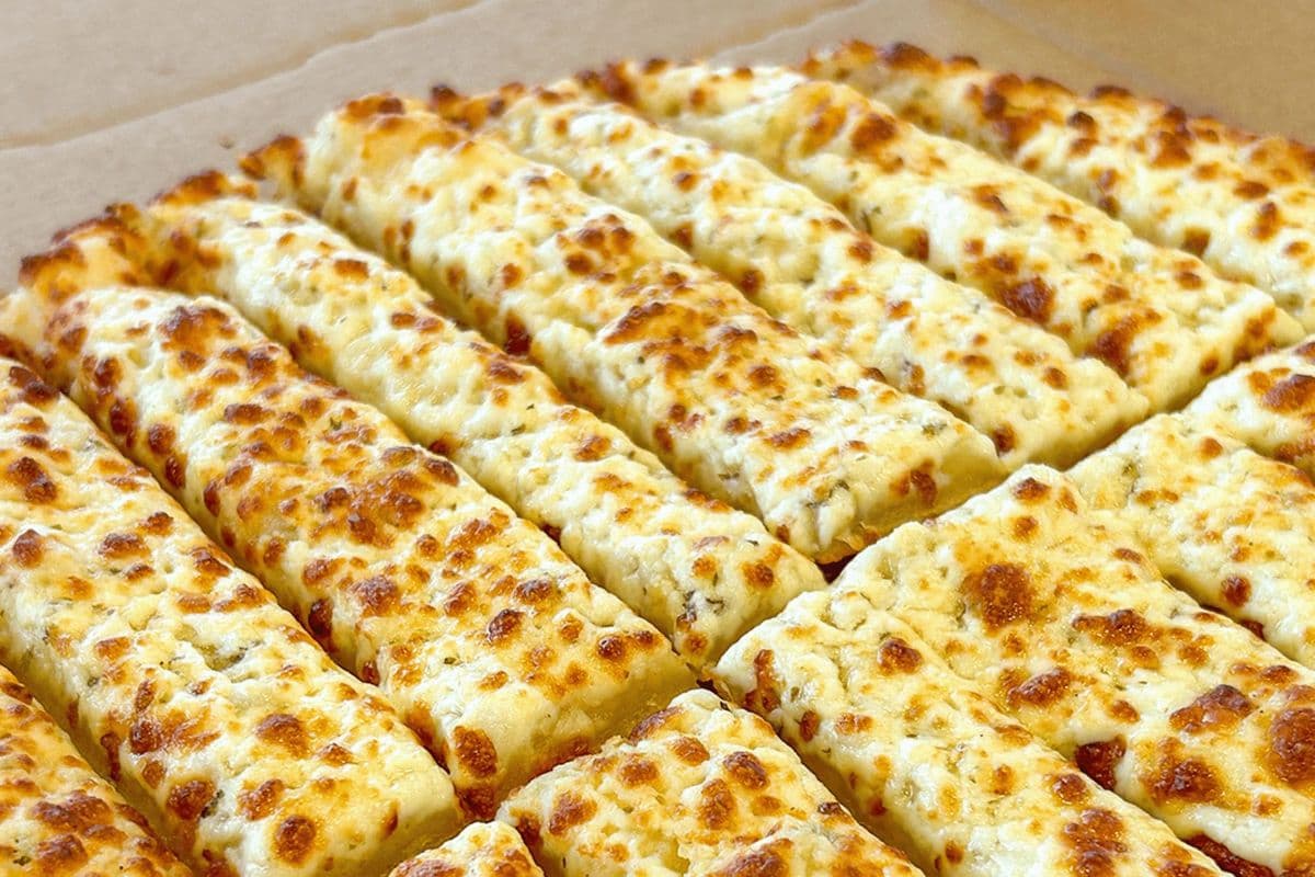 Garlic Fingers with Cheese ( 8 Pcs)