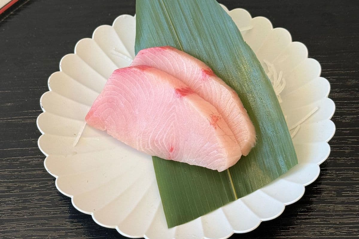 🧡Premium yellowtail sashimi (2pcs)