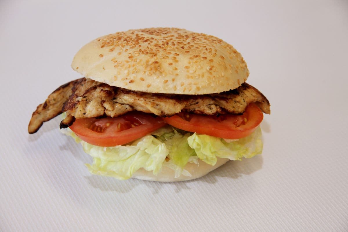 Hamburger au poulet grillé