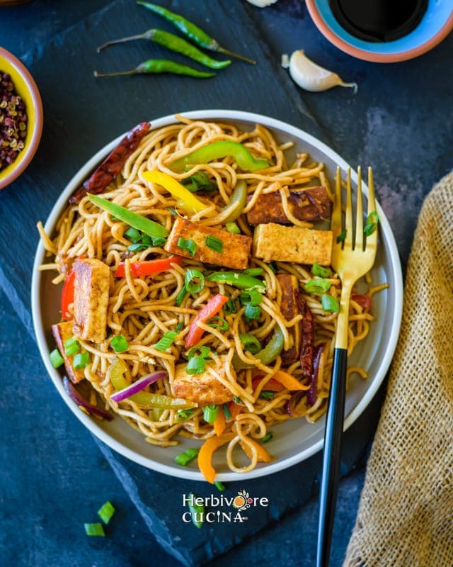Veg. Noodles with Chilli Paneer COMBO