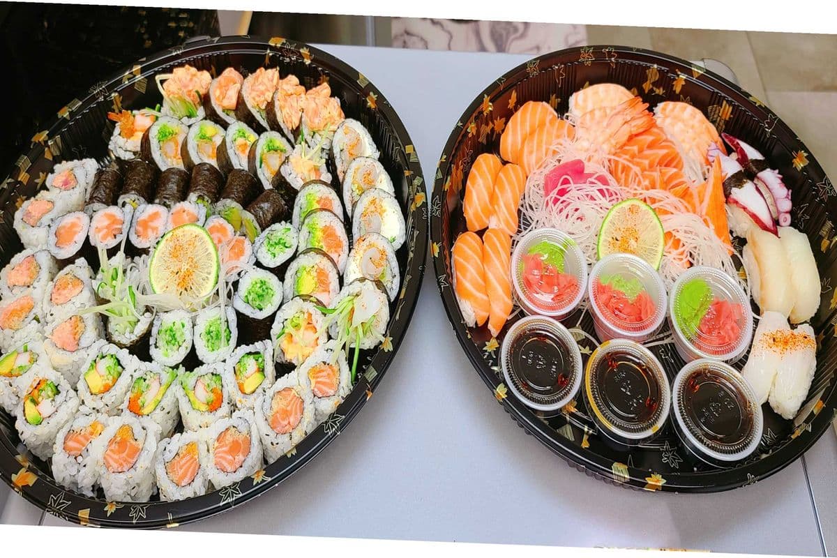 121. 108 Pieces Party Tray