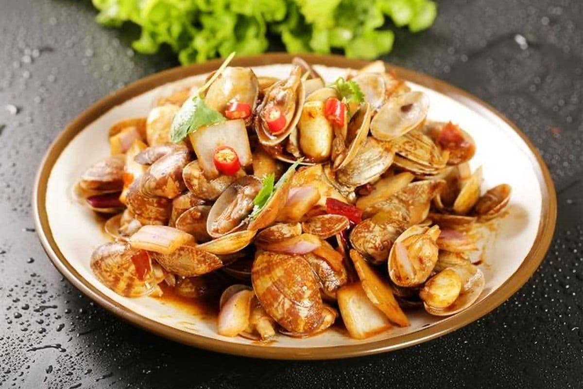 Stir fry Spicy Clams and fries 口味花甲