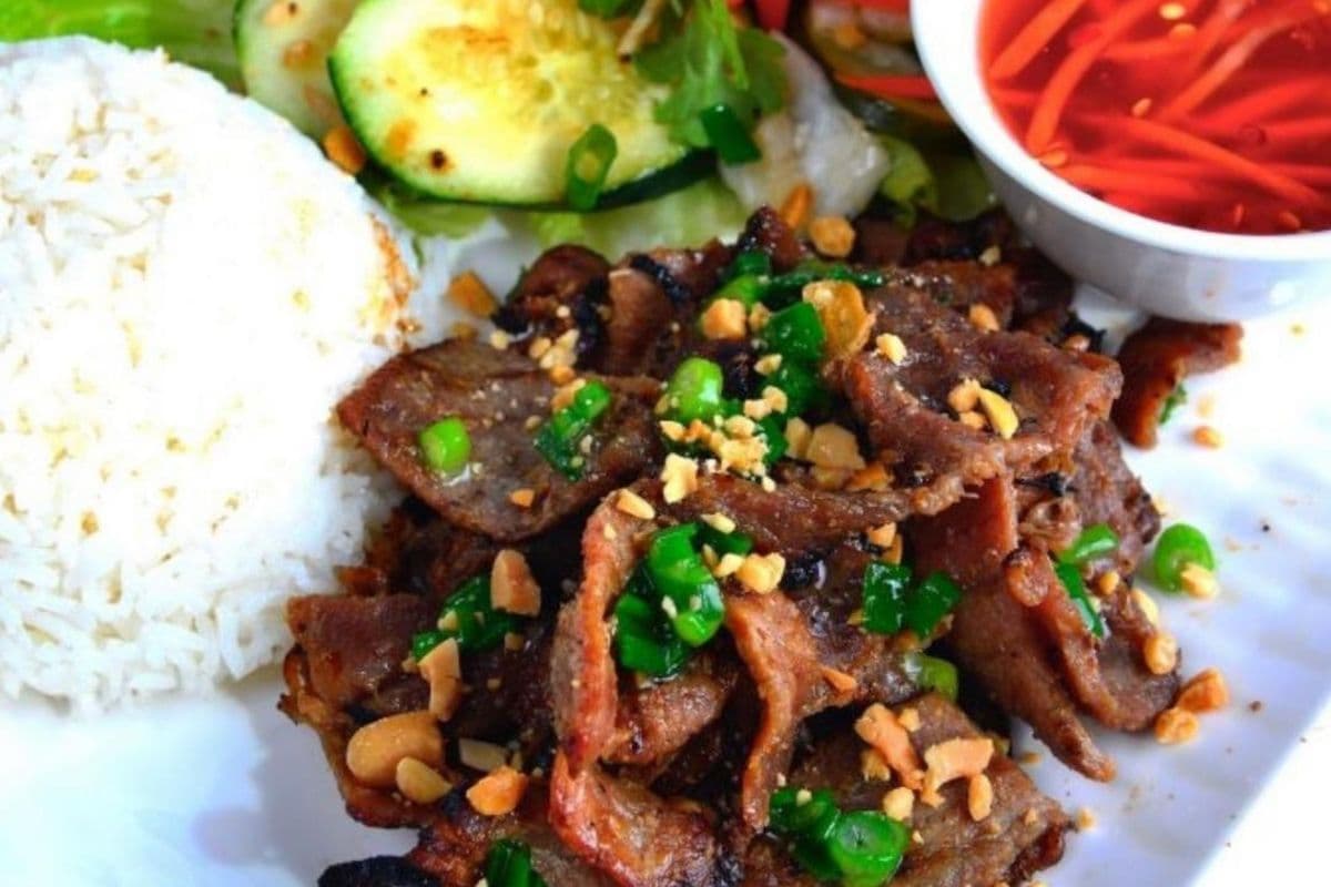 Pork Skewers on Rice / Com Thit Heo Nuong