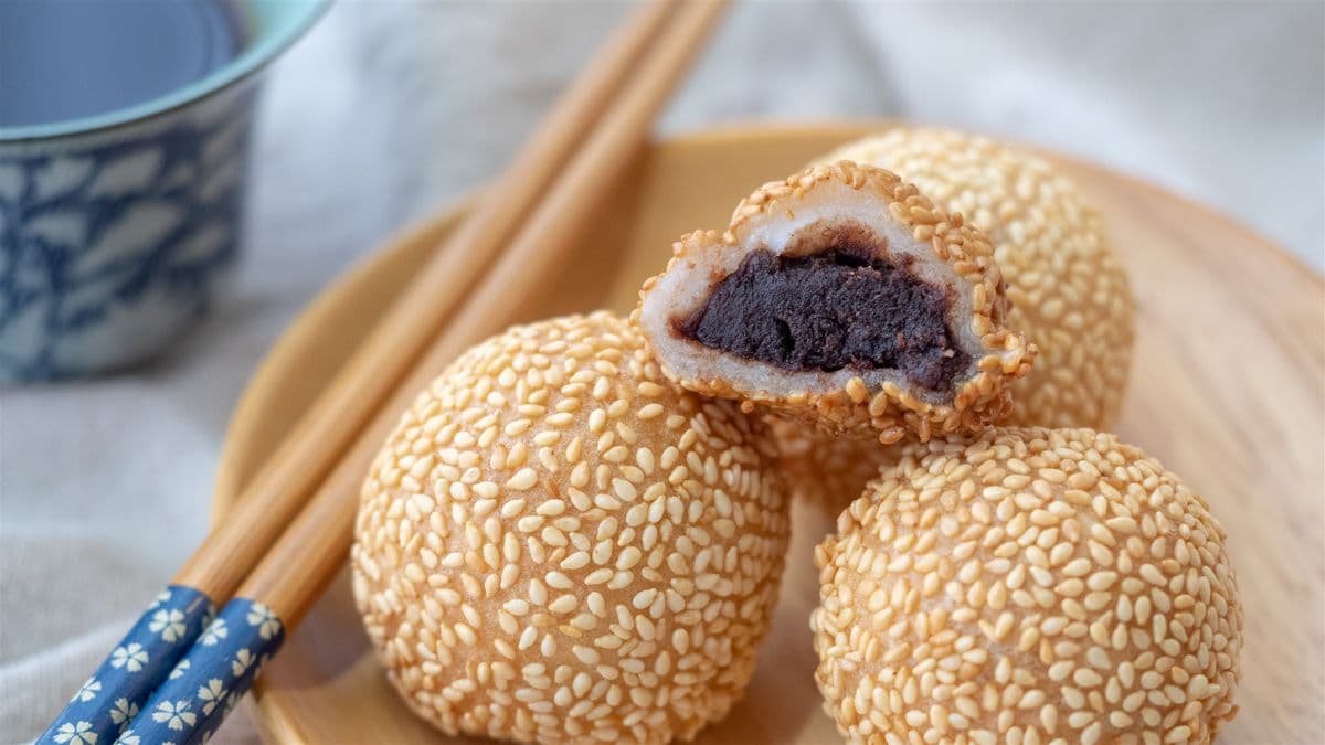 Mini Sesame Balls with Sweet Red Bean Filling - Vegetarian (6 pcs) (B87)