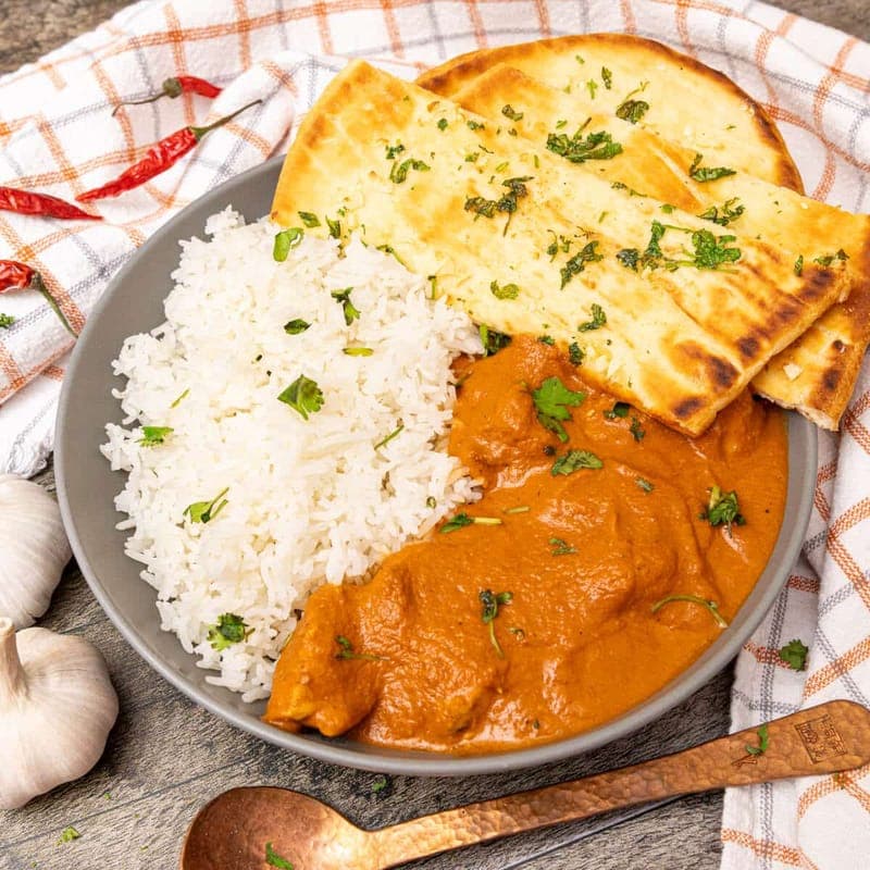 Chicken Curry with 1 Naan & 1 Rice