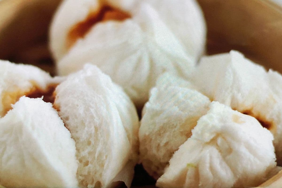 305. Steamed BBQ Pork Buns 蜜汁叉烧包 (3 pcs)