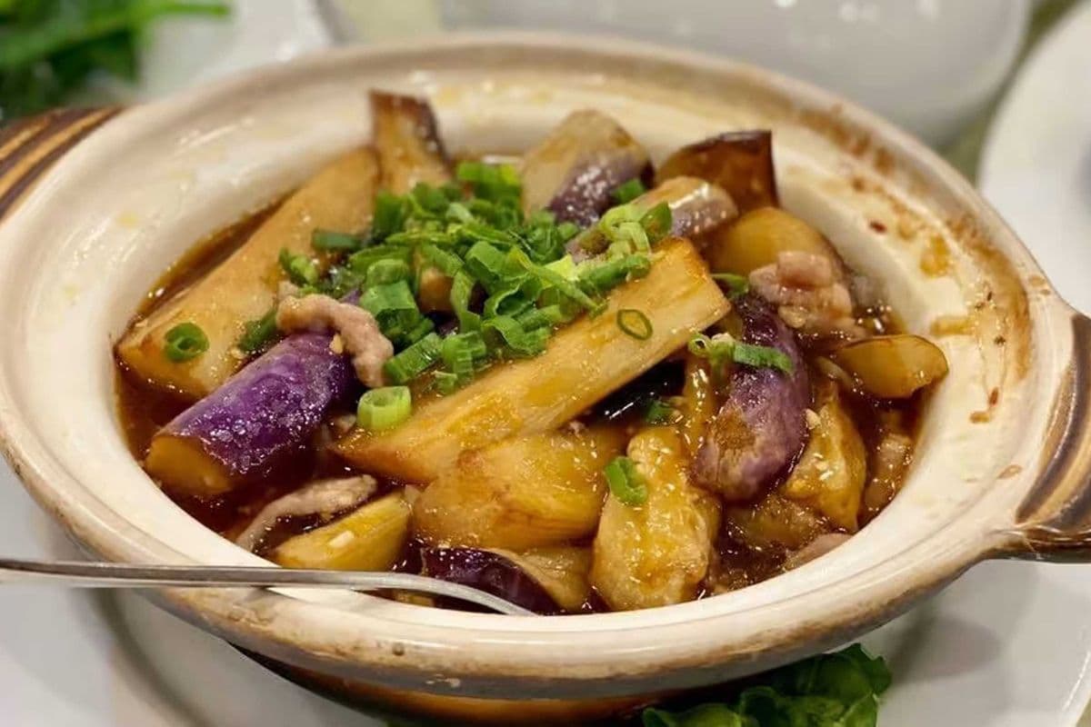 82. Eggplant with Meat Sauce in Hot Pot