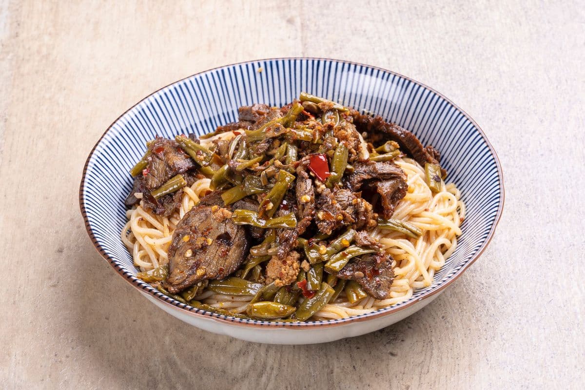 卤粉(麻辣牛肉拌粉)Spicy Beef in Rice Noodle with Home Made Sauce (No Soup)