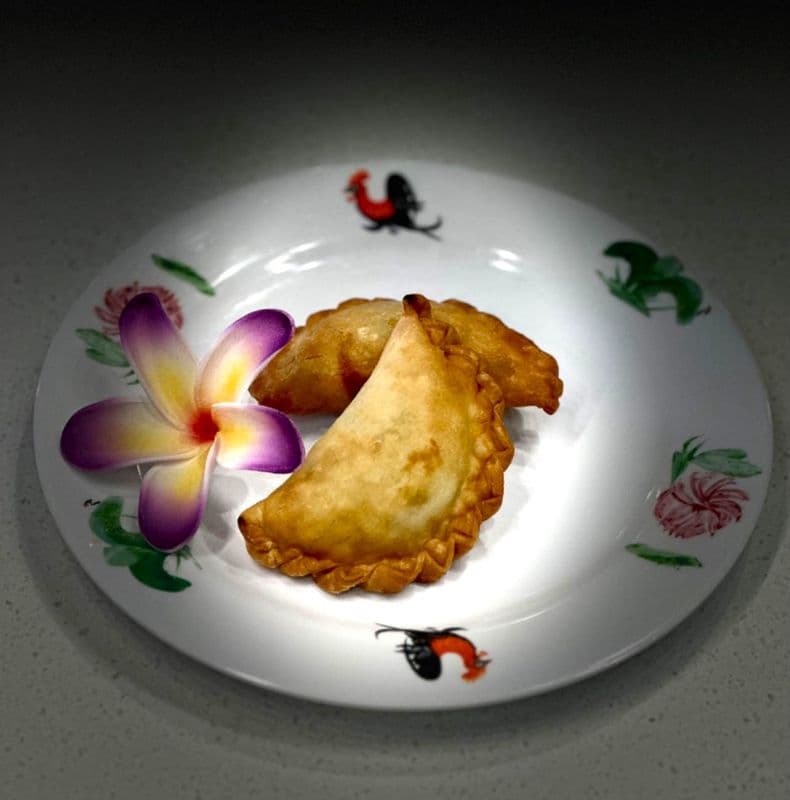 Curry Puff 咖喱脆角 2PCs