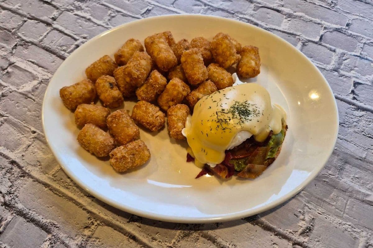 Snr Avocado and Bacon Benny