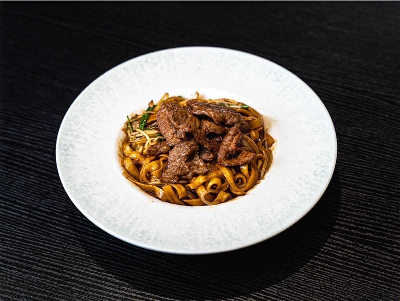 F06 MYST Signature Stir-Fried Sliced Noodle (Beef) F06 招牌炒刀削麵(牛肉)