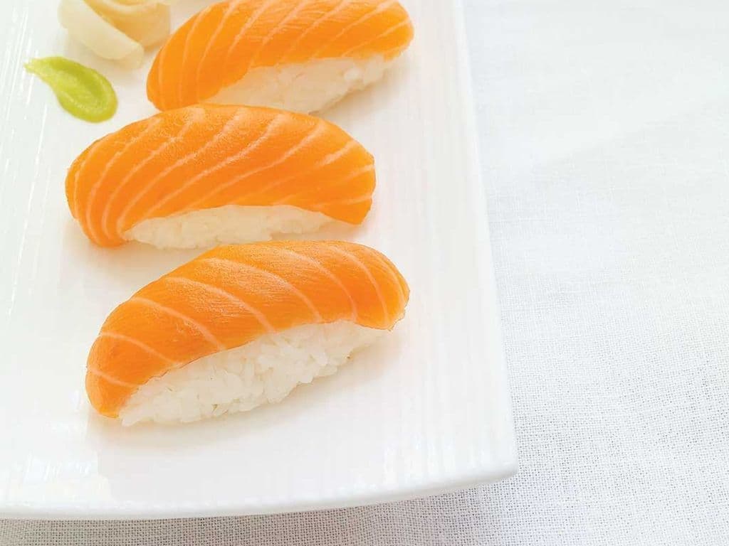 Salmon Sushi (4pcs)
