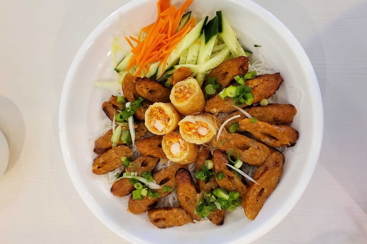 Vermicelli with grilled Pork Patties / Bun Nem Nuong