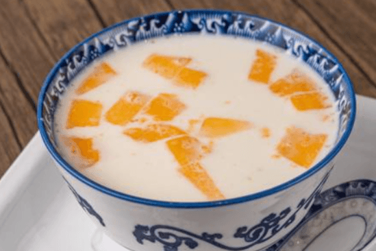 P4. Peach Gum and Papaya with Honey Milk 桃胶木瓜牛奶