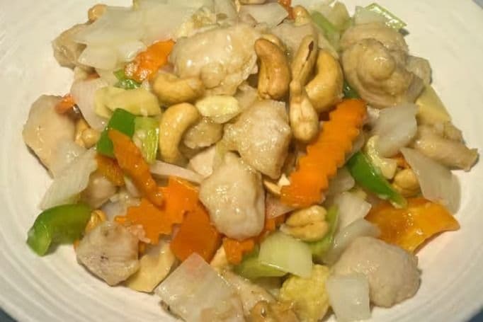Diced Chicken with Cashew Nuts