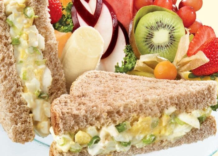 Egg salad with fruit (870 Cals.)