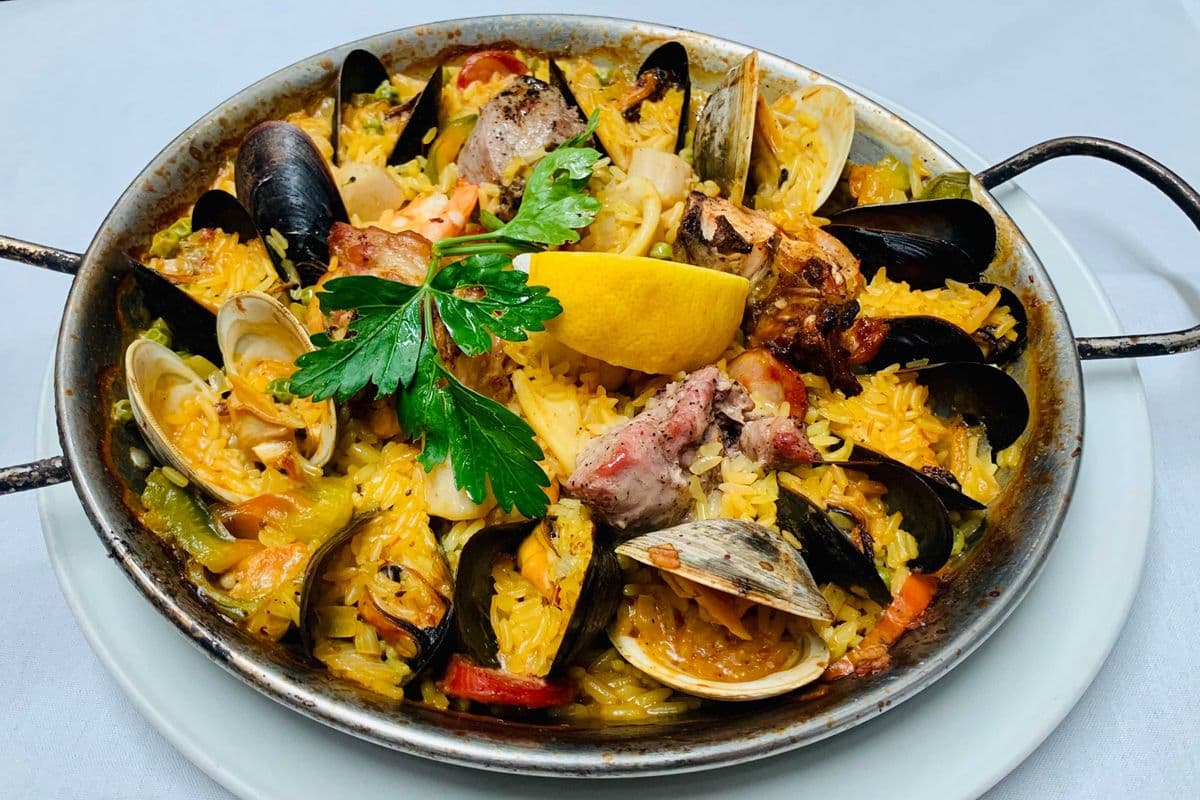 Combo C - Paella Malaga (1 Entrée & 1 Dessert) / Combo C - Malaga Paella (1 Appetizer & 1 Dessert)