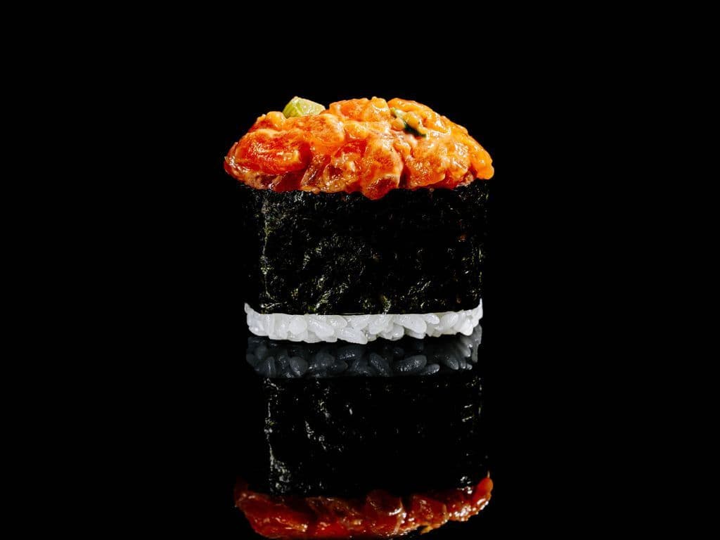 Spicy Salmon Sushi (2pcs)