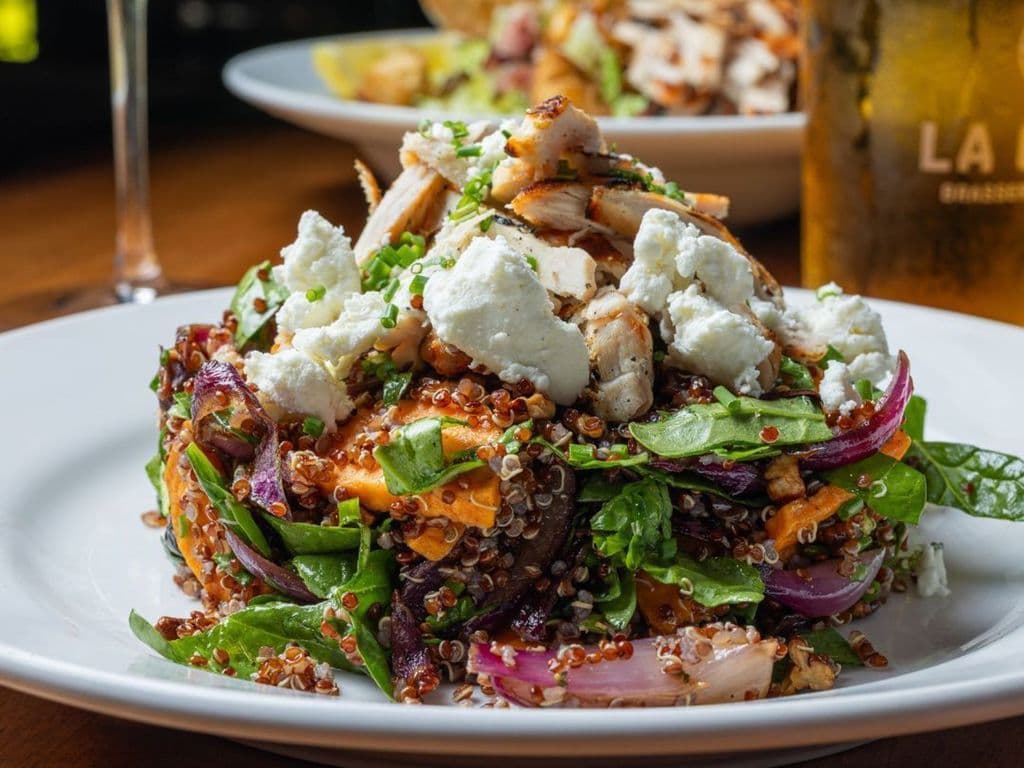 Salade de quinoa & poulet grillé / Quinoa & grilled chicken salad