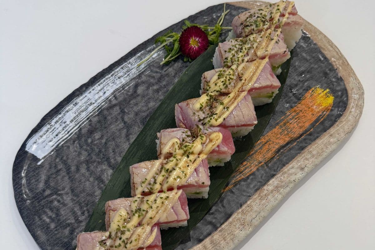 B3. Tuna Pressed Sushi (8 pcs) 吞拿魚板壓壽司