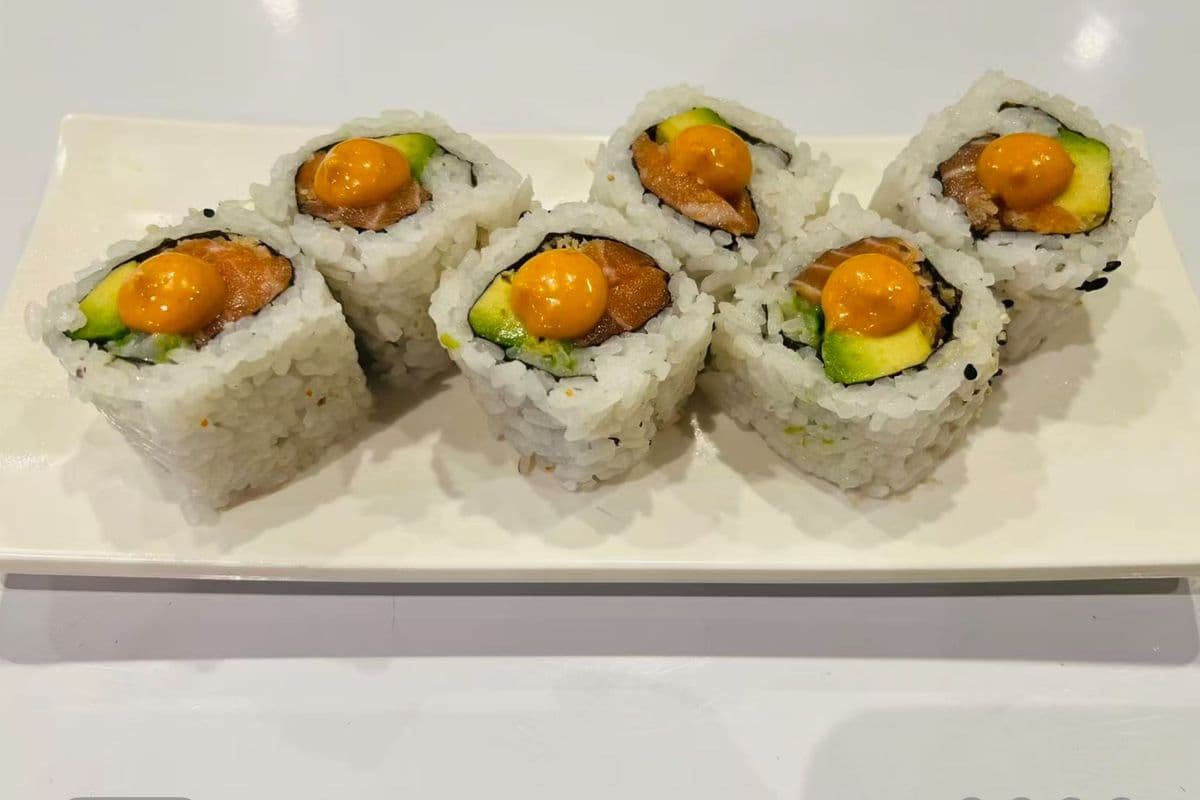 M7. Crispy Avocado Salmon Roll (6 pcs)