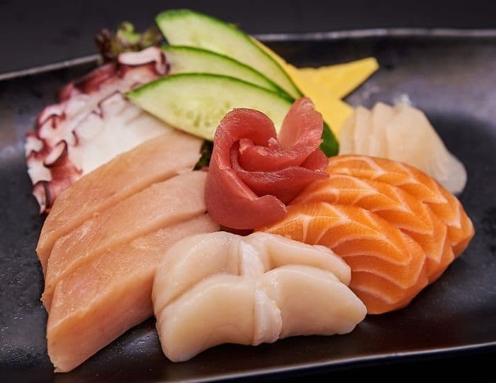 Deluxe Sashimi (18 pcs)