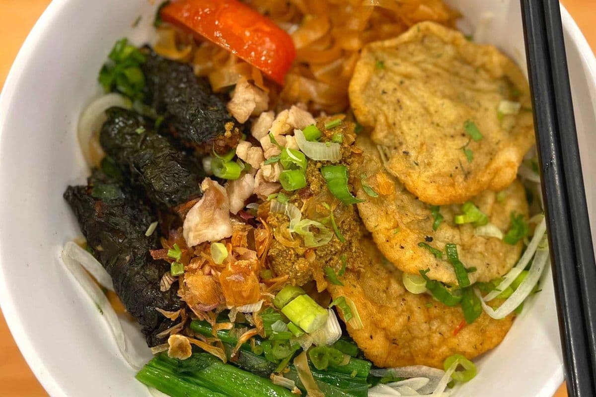8. Bánh Đa Cua (Crab Meat Noodle Soup)