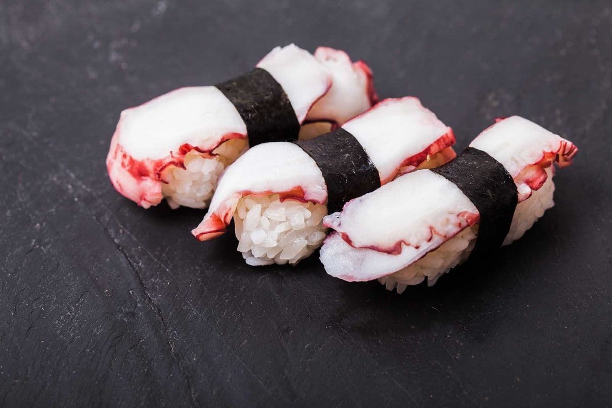 32. Tako Nigiris(octopus) (2 pcs)