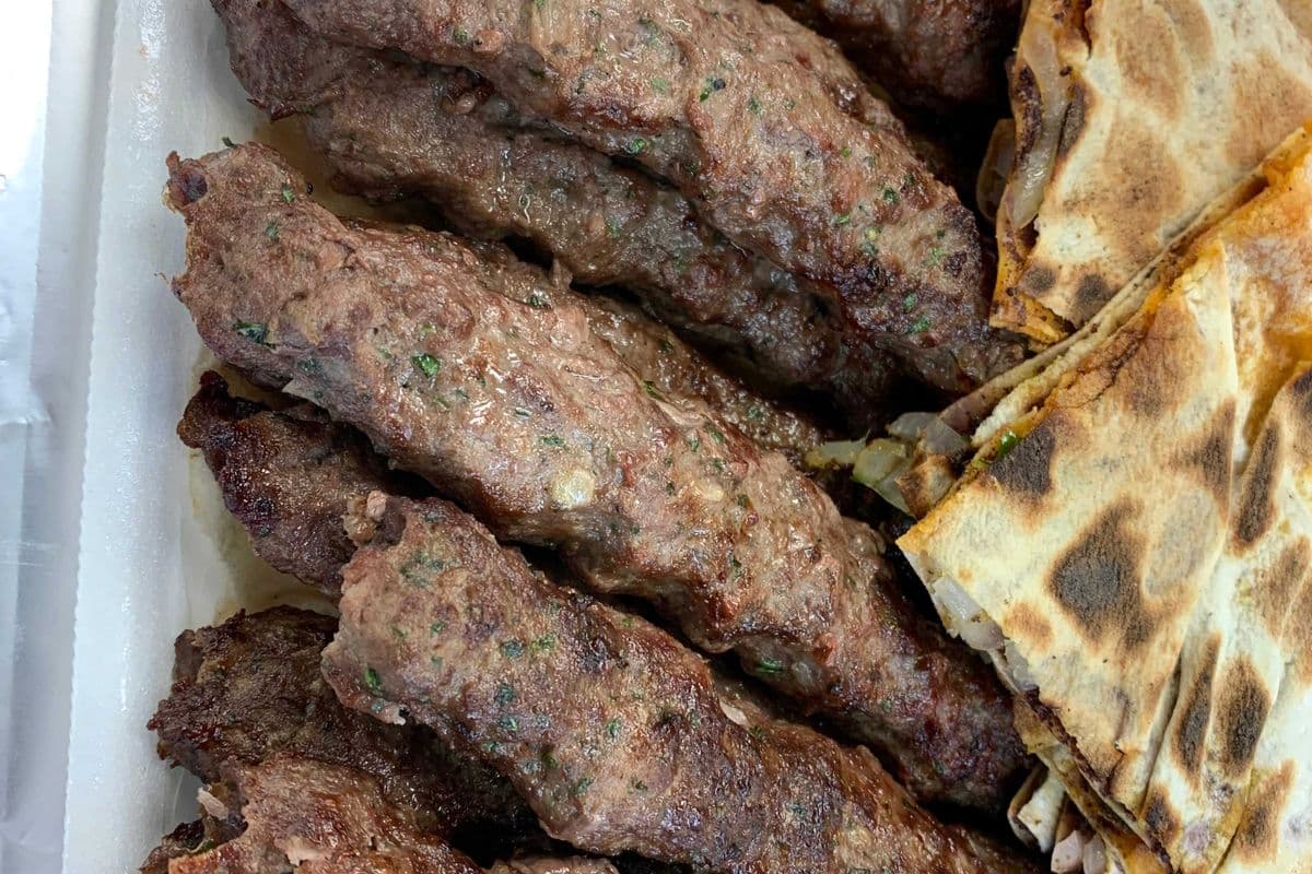 Plat de Kafta (1/2 kg - 5 brochettes et accompagnements)