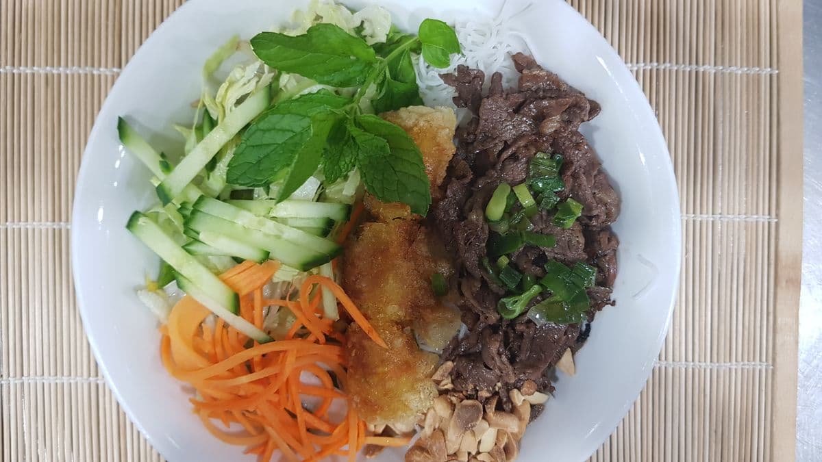 307. Vermicelli with Grilled Beef and Spring Roll