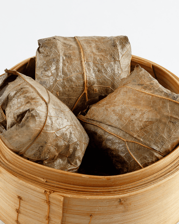 19. Steamed Mini Sticky Rice Wraps with Dried Scallops 19. 瑤柱珍珠雞