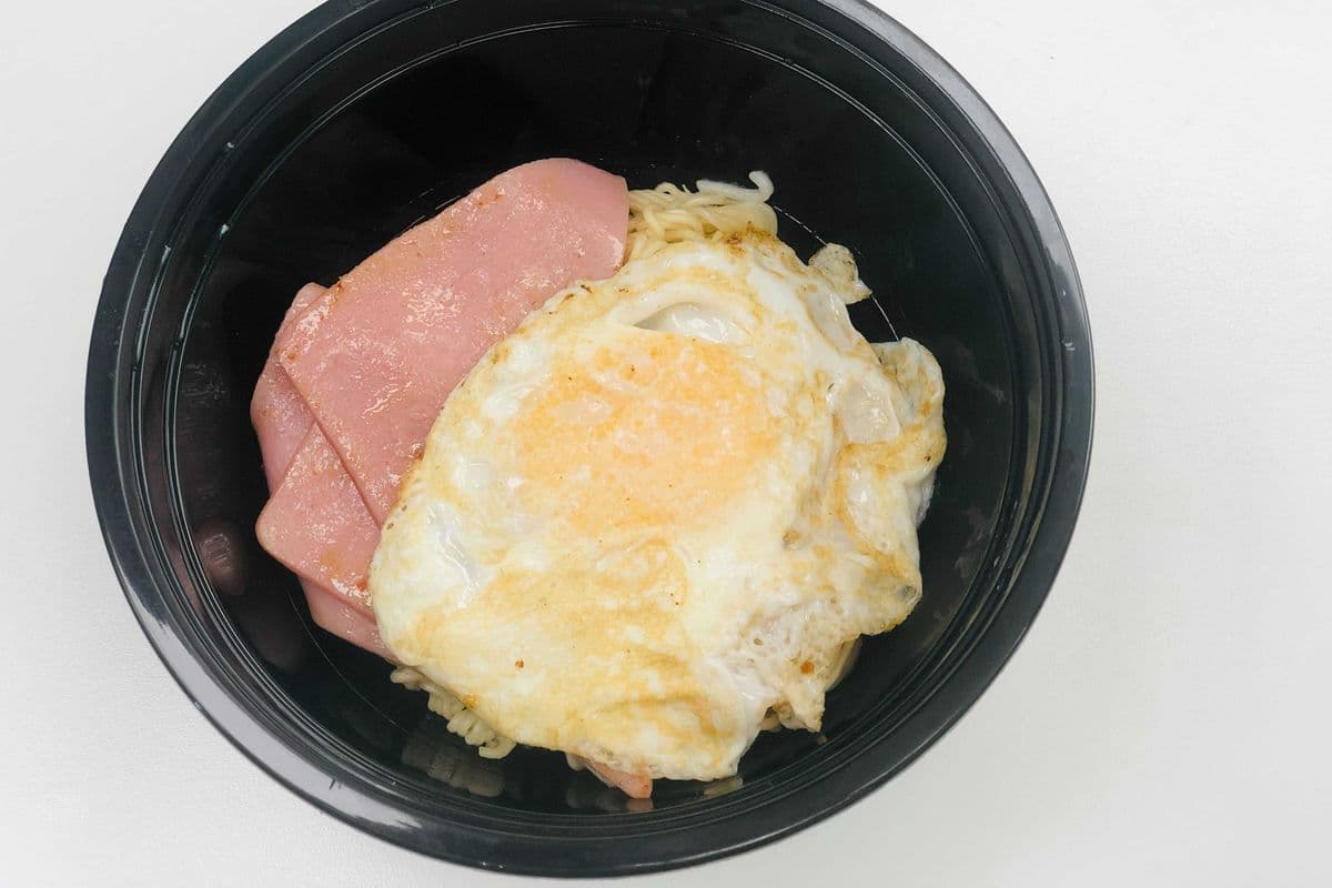 Ham and Egg Instant Noodle 火腿煎蛋一丁