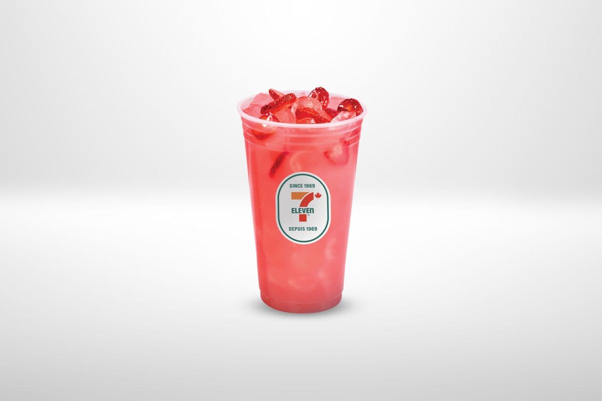 Strawberry Lemonade with Freeze Dried Strawberries (24 oz)