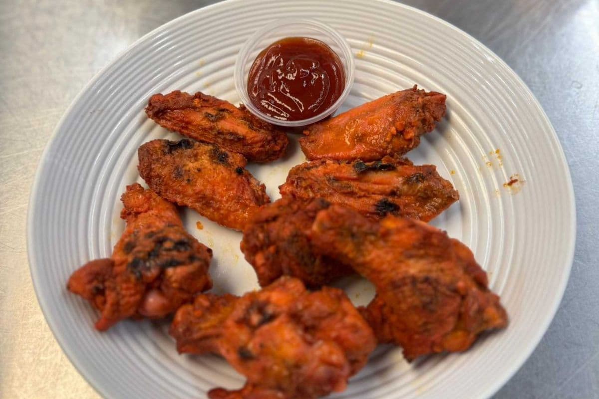 HOME MADE HOT HONEY BBQ WINGS (8Pcs)