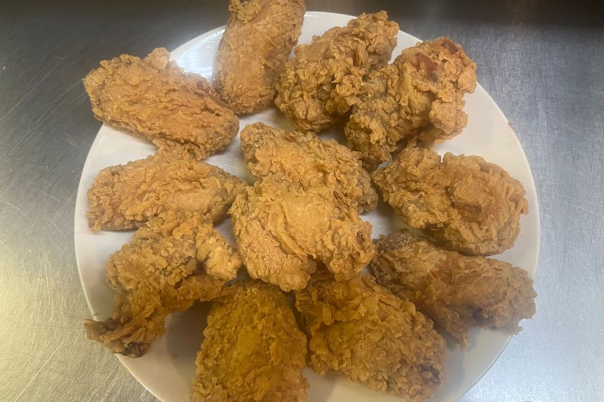 8. Deep Fried Chicken Wings (12)