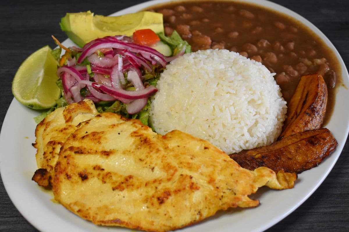 Grilled Chicken Plate - Pechuga de Pollo Asada