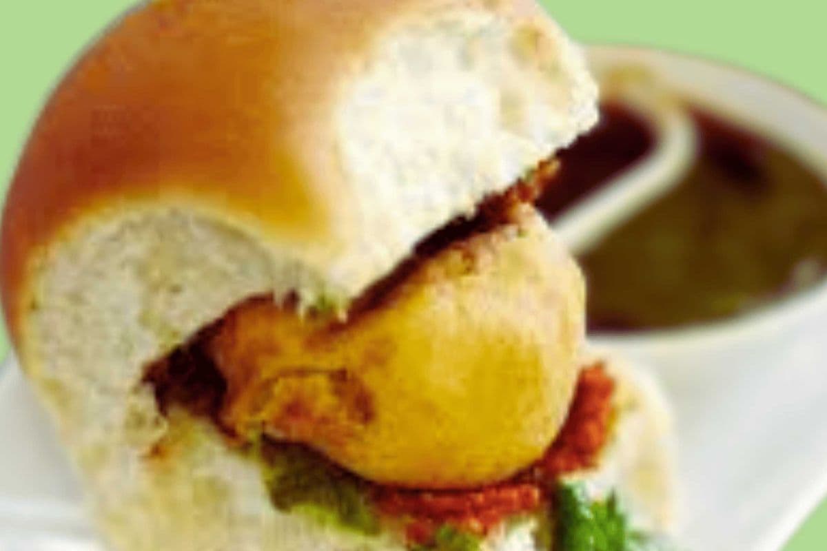 Mumbai Vada Pav + Beverage