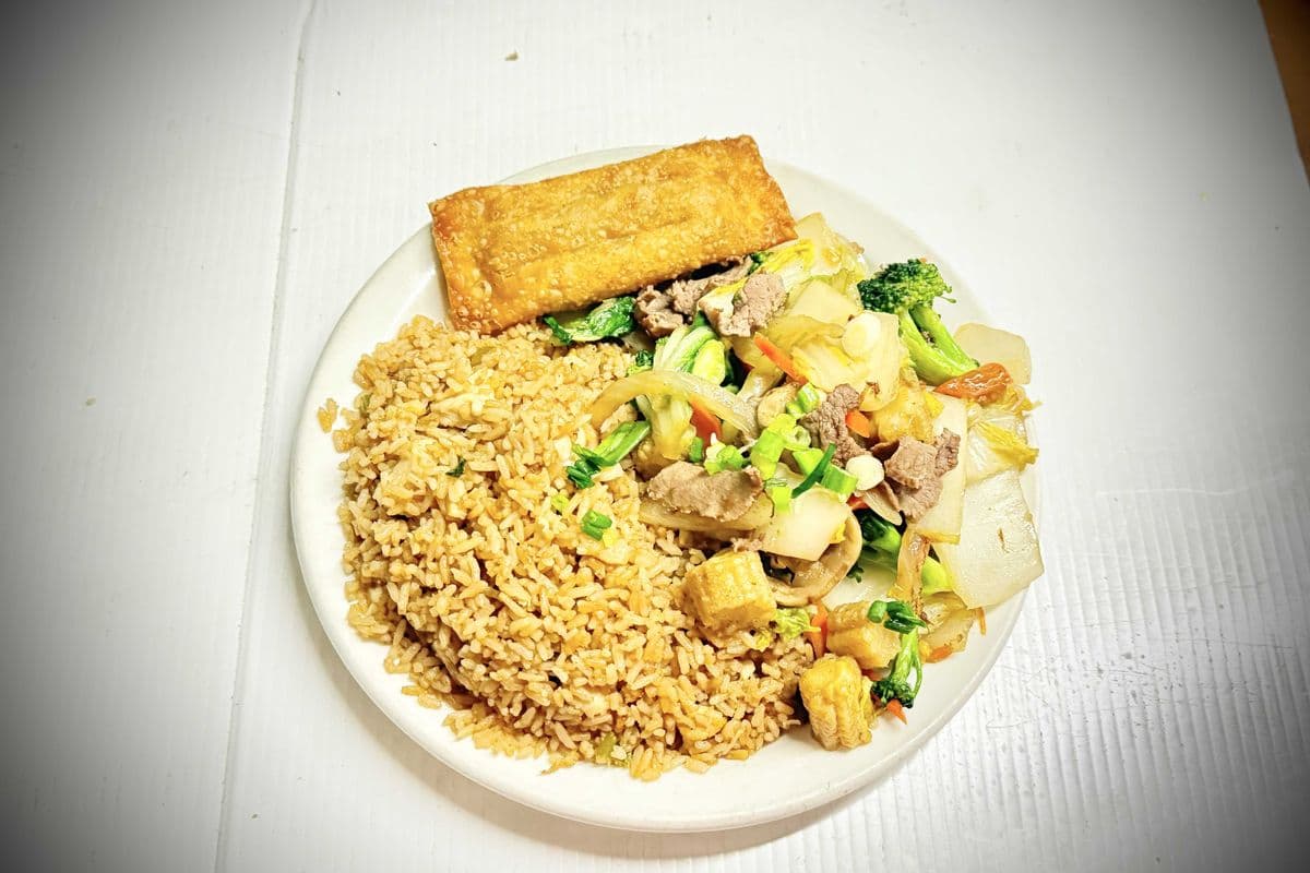 E lunch(rice, egg rolls, greens)