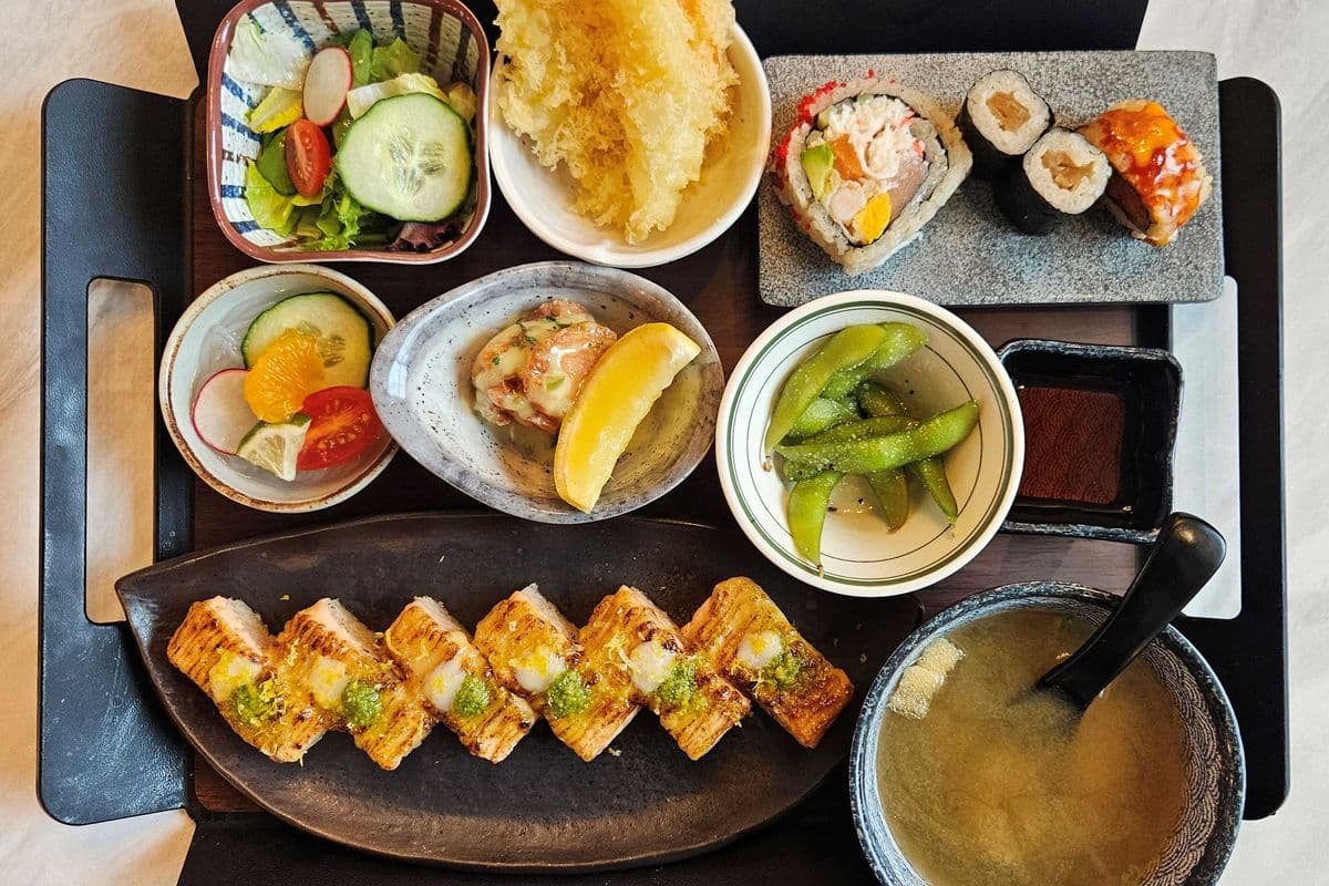 LUNCH TEISHOKU Salmon oshi 6pcs