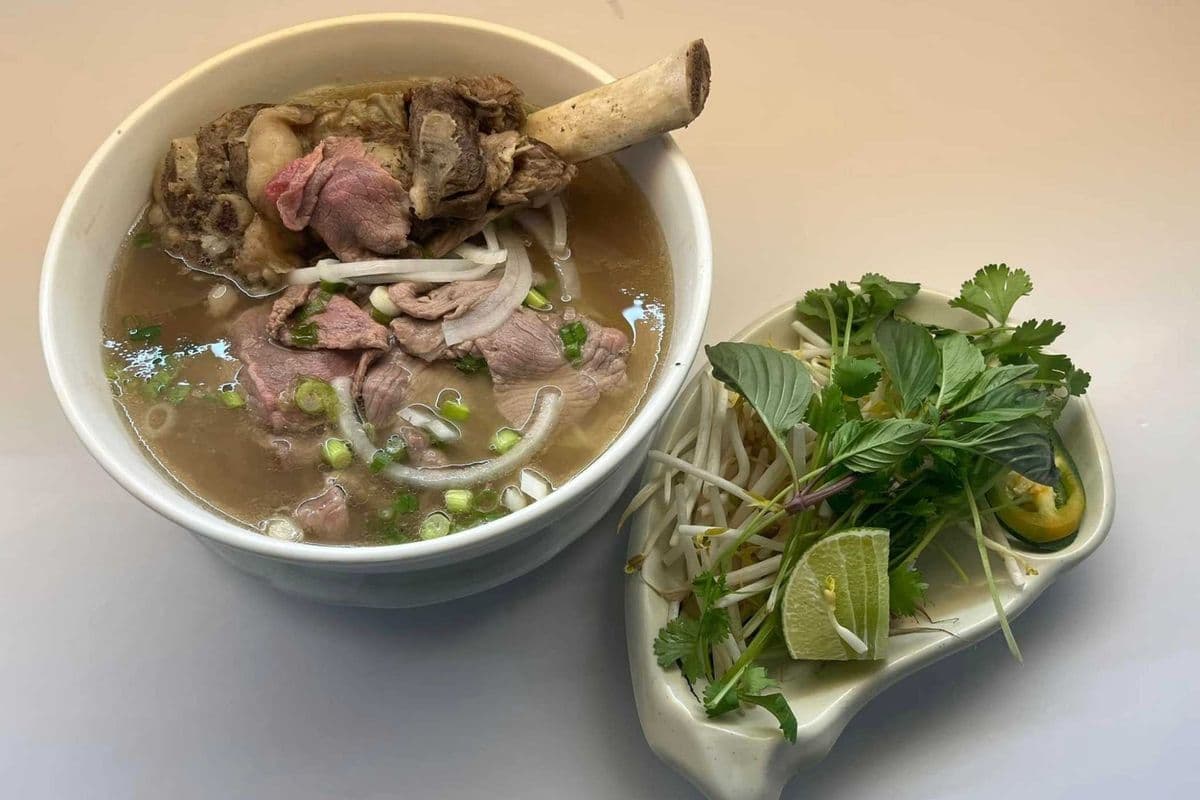Pho Tai Suon Bo (Rare Beef and Beef Rib)