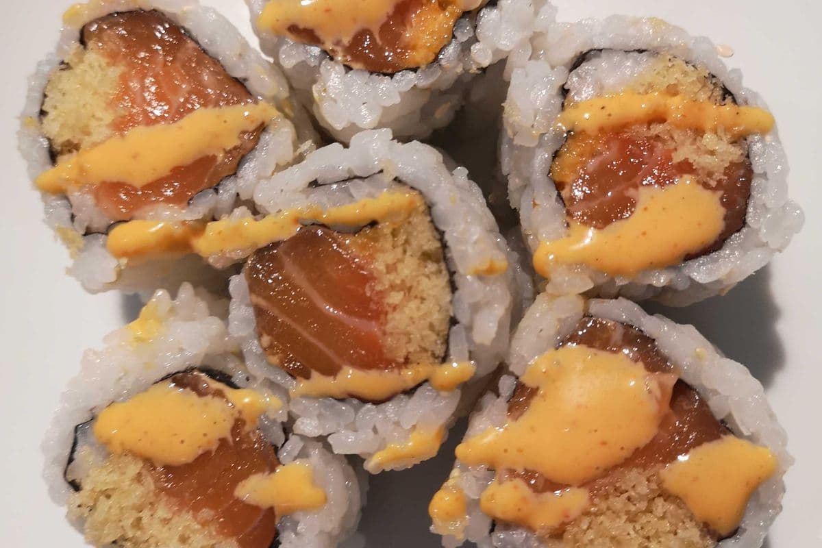 Spicy Salmon Roll (6 pcs)