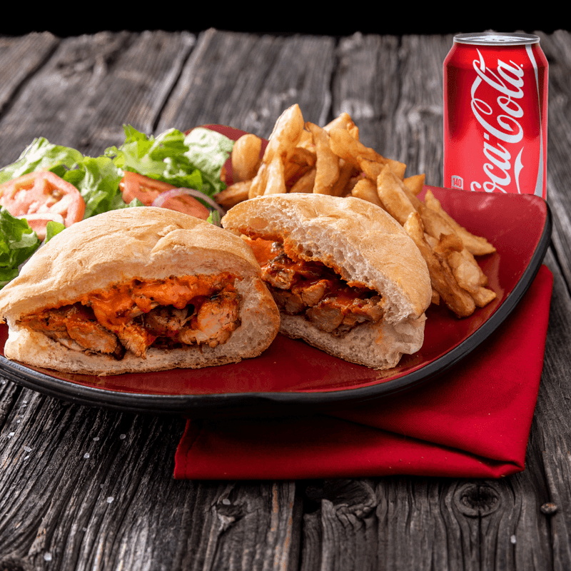 Assiette sandwich au poulet avec Boisson 355 ml / Chicken Sandwich Plate with 355ml Drink