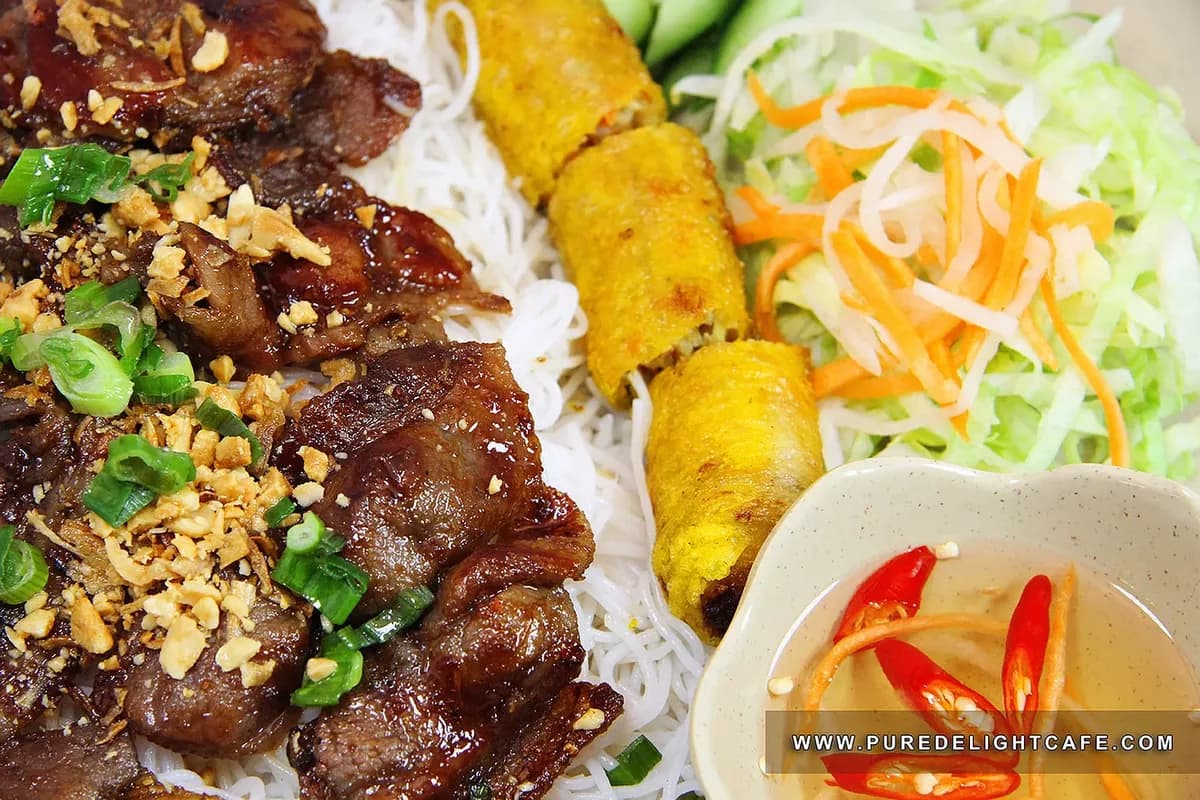 31 Grilled Pork and Spring Roll Vermicelli