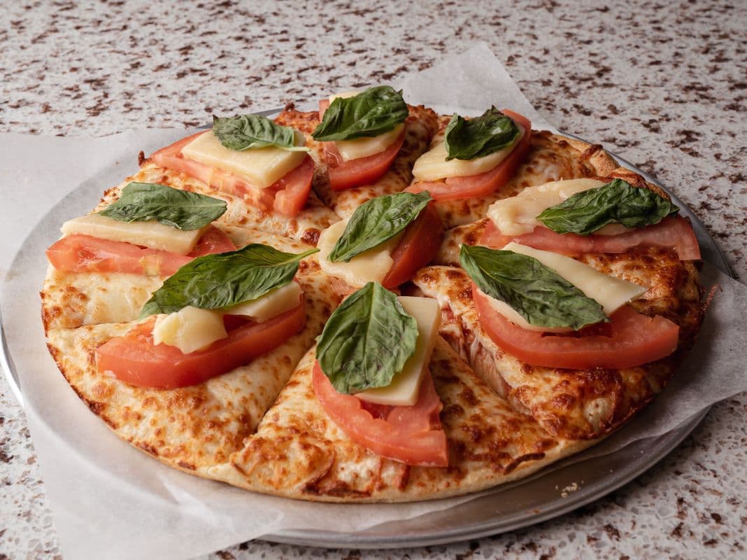 Large Caprese Pizza (14")