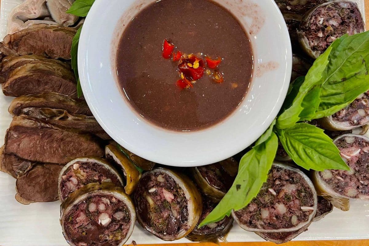 3. Lòng Dồi Mẹt Lớn (Large Pork Innards with Fermented Shrimp Paste)