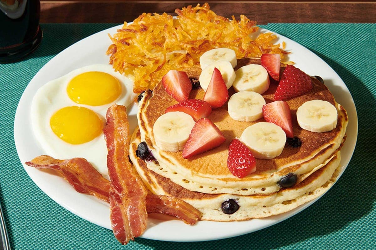 Double Berry Banana Pancakes Slam (850-1160 Cals)